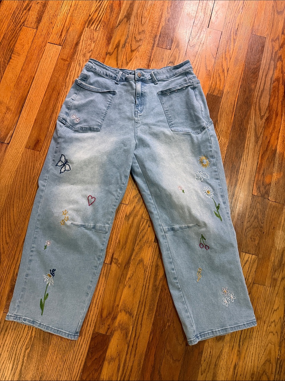Light Blue Embroidered Women’s barrel Jeans, size XL